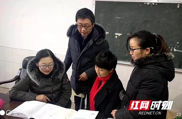 热议政府工作报告 邓春梅:让乡村教师请得来,留得下,待得住