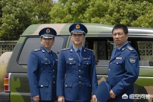 这部电视剧有空军背景,真实反应飞行员生活,车是可以开的!