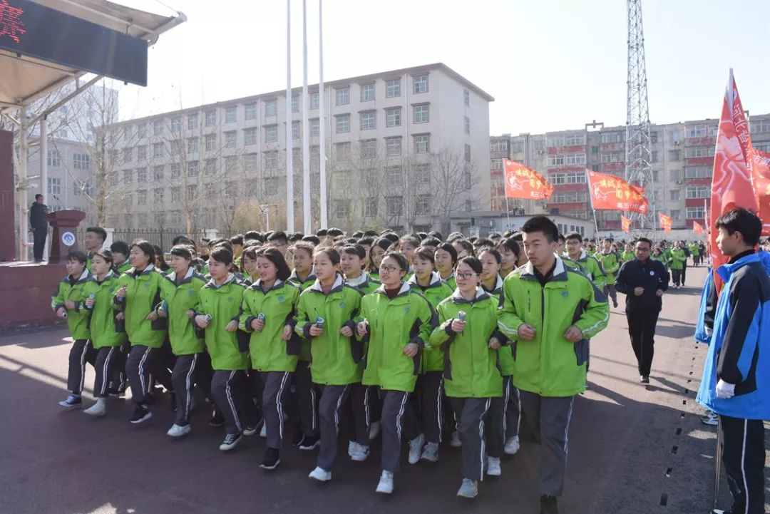 沙河市第二中学举行2018---2019年度第二学期跑操比赛