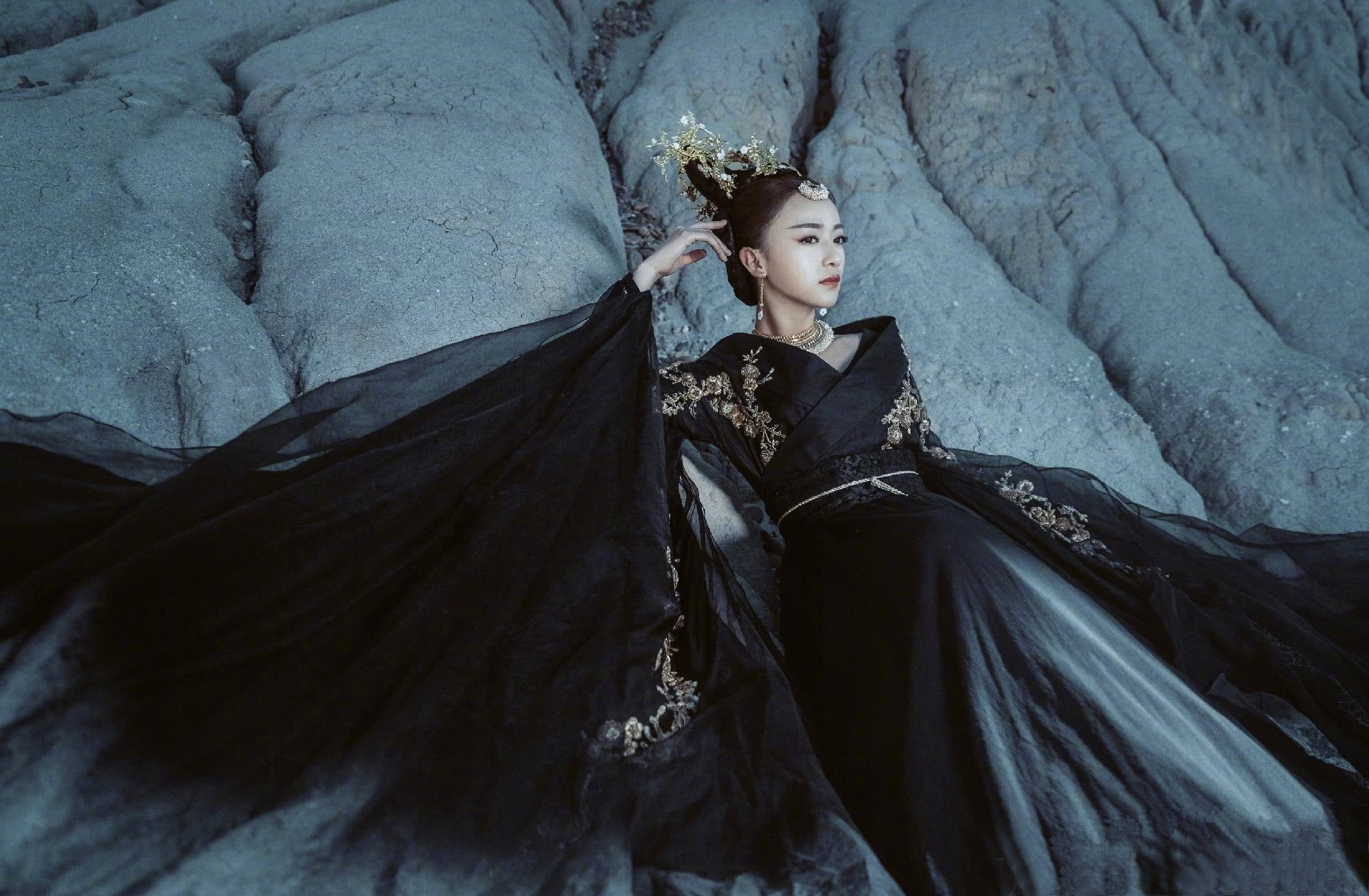 原创黑衣也能穿出仙气的古装美人,刘亦菲杨紫杨幂,你觉得谁最好看?