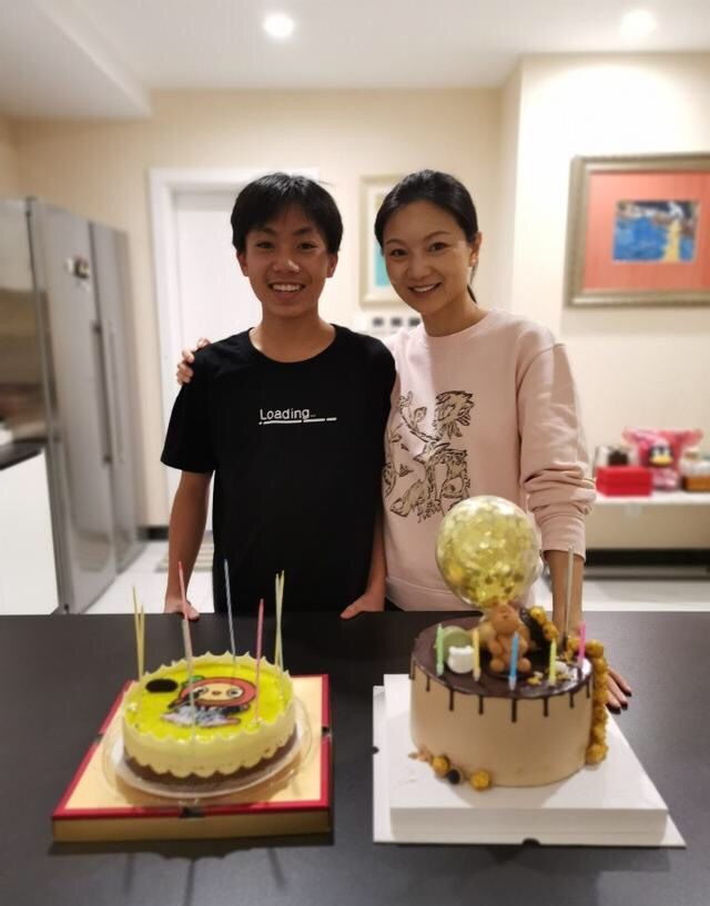 最近张艺谋小儿子张壹丁生日,陈婷在微博上po出儿子的生日照,张壹丁