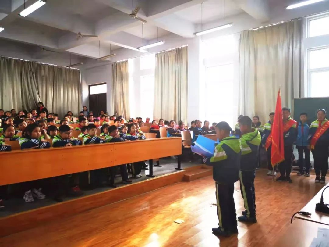 扣好人生第一粒扣子,争做新时代好队员——鹤壁市淇滨区福源小学召开