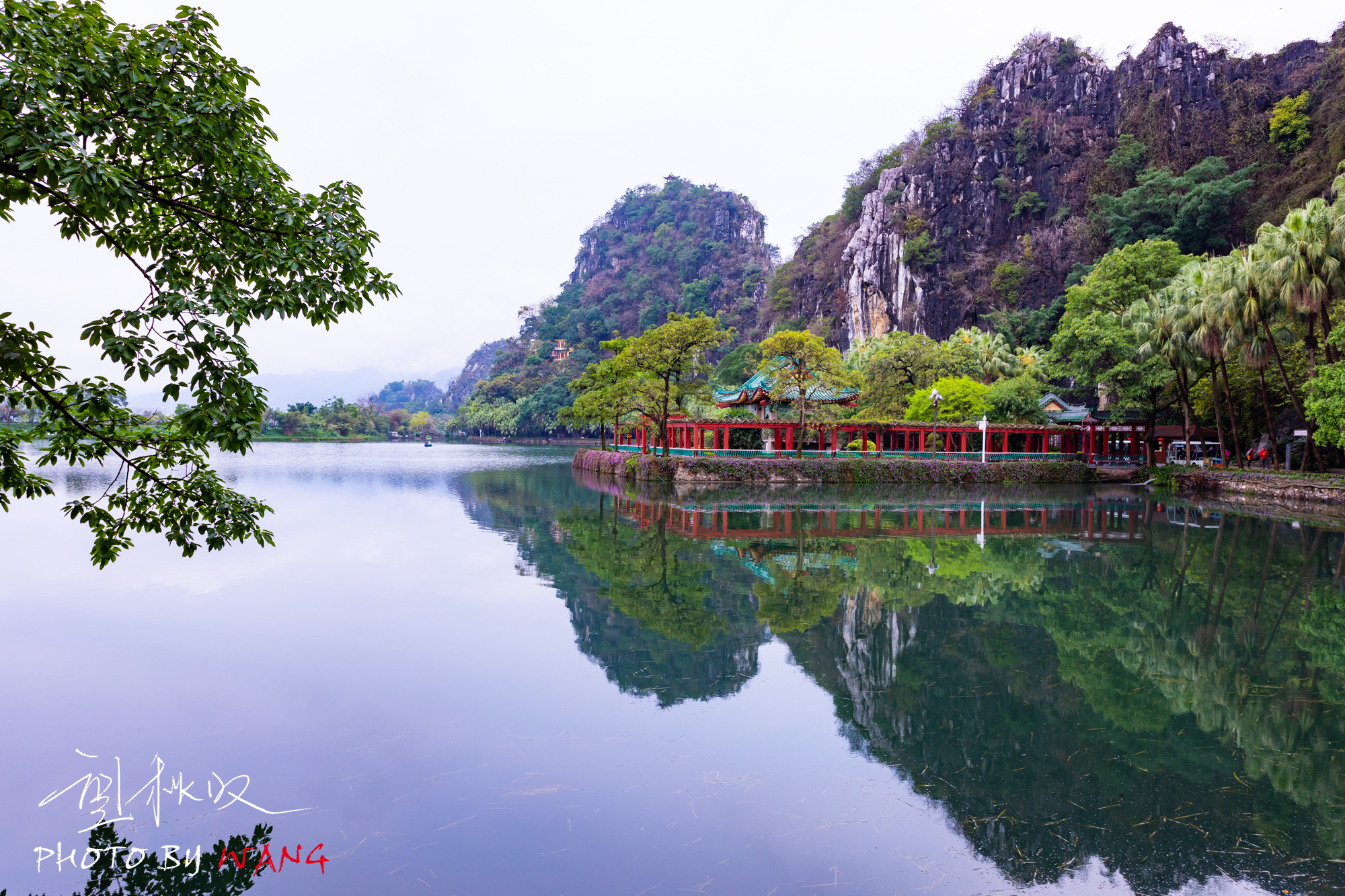 肇庆星湖,七仙女下凡至此未归,得西湖之水,移桂林之山