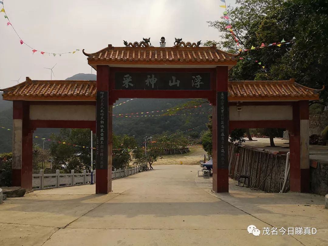 超世寺在冼太庙侧边"浮山岭"石碑的后面—超世寺所在的位置是潘