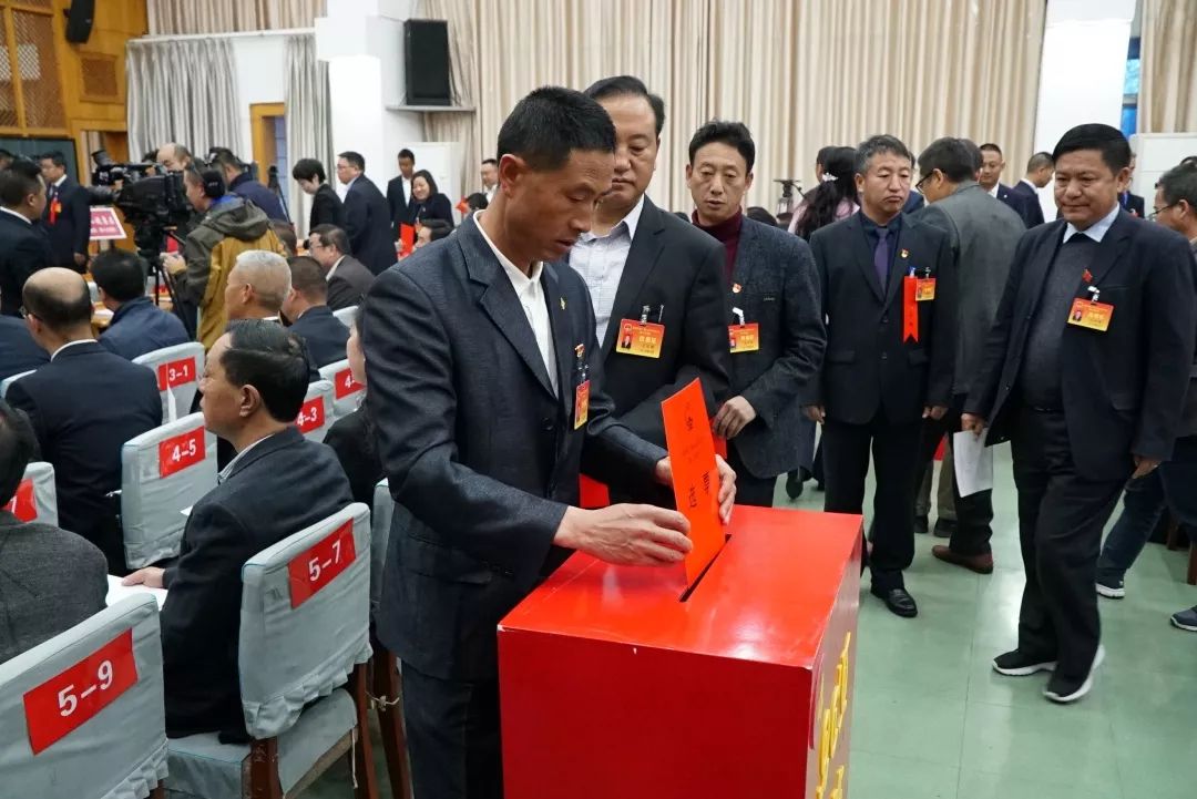 西昌市第十届人民代表大会第三次会议胜利闭幕