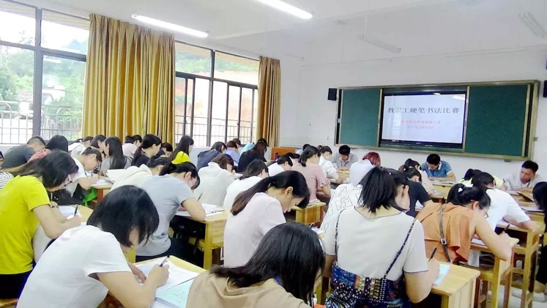 城南小学举行教职工书法比赛▲城南小学市级课题顺利开题▲城南小学