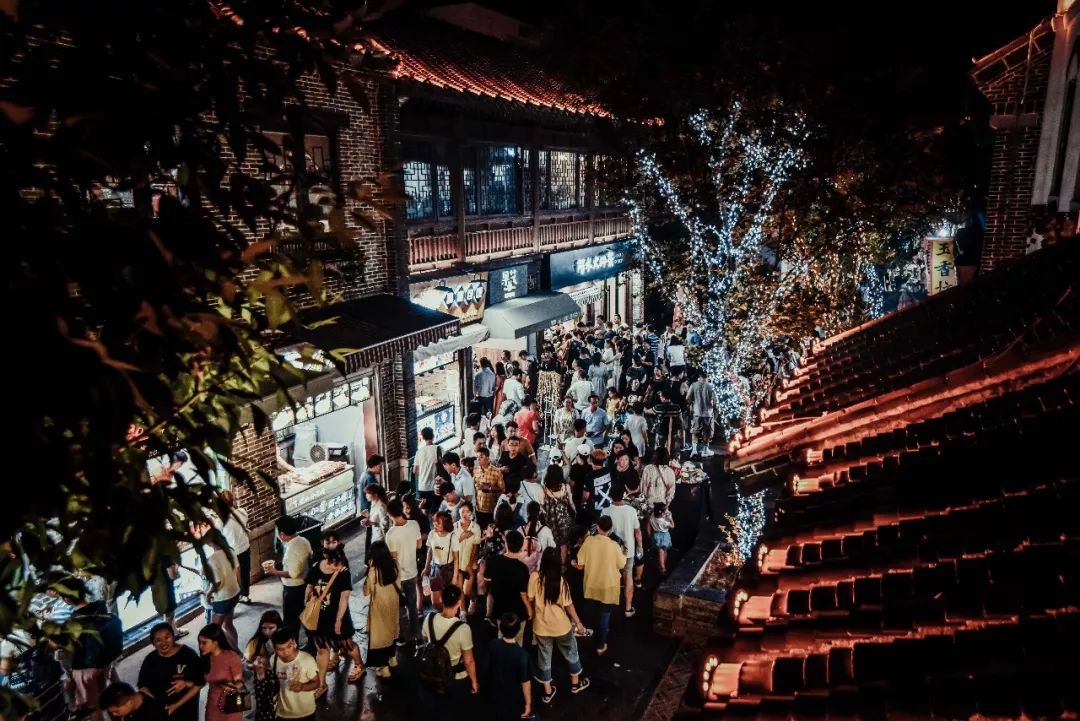 济南宽厚里的繁华夜景