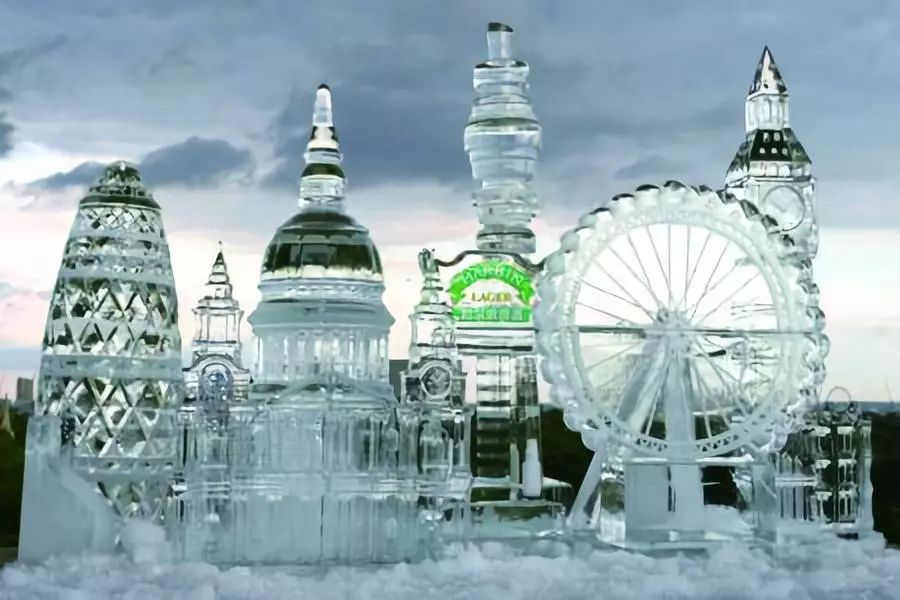你若是喜欢冬天,哈尔滨的冰雕栩栩如生,大连的不冻港带着硝烟的历史都