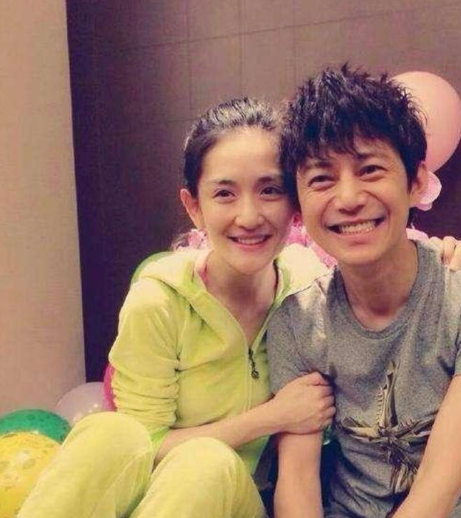 何炅老婆被曝光,甘愿为其隐婚11年,背景更是如此强大