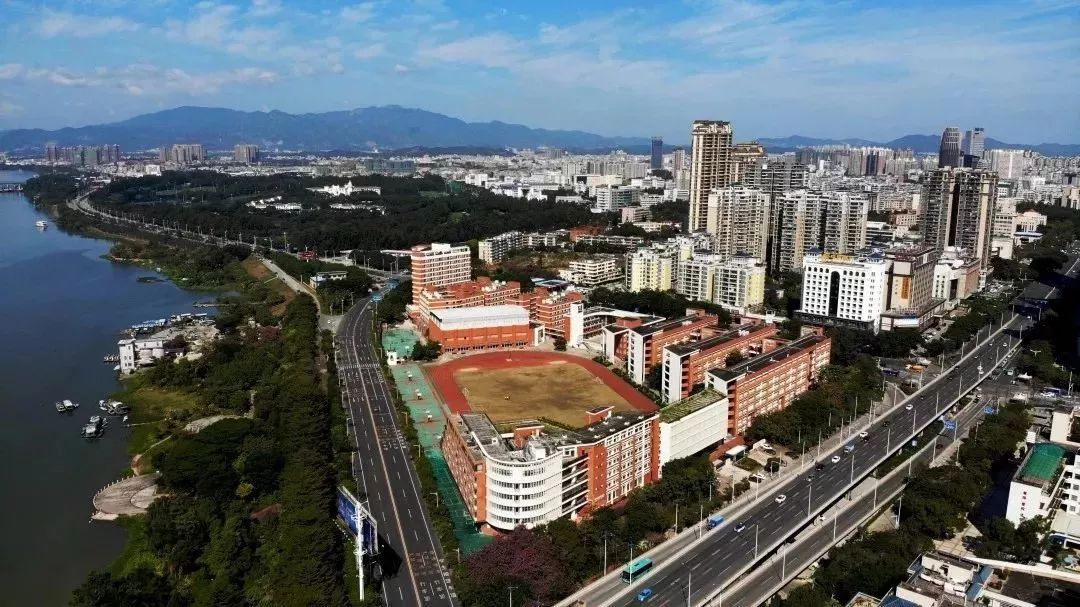 学校地址:惠州市惠城区河南岸下马庄11号小区2.