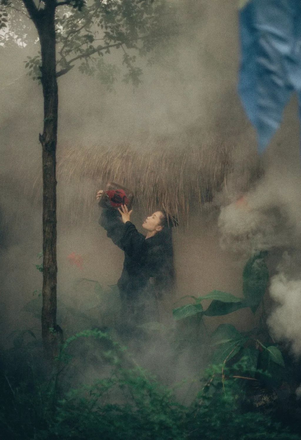 30岁美女摄影师环球旅行，靠穿汉服国外爆火