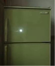 797979爷爷奶奶结婚时的冰箱,这台冰箱购买时正处于计划经济