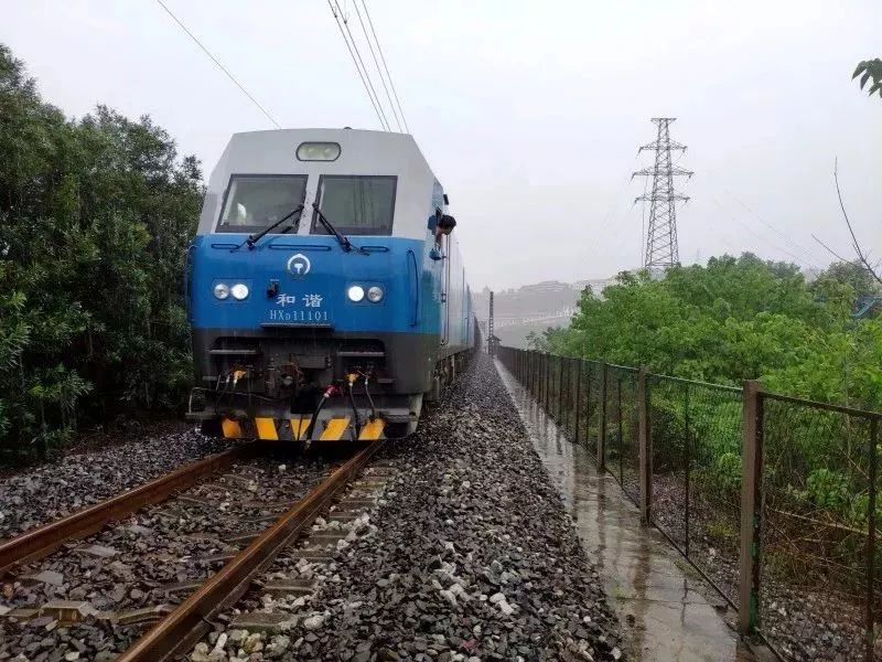 【青年榜样】成都机务段"重车压梁"青年突击队