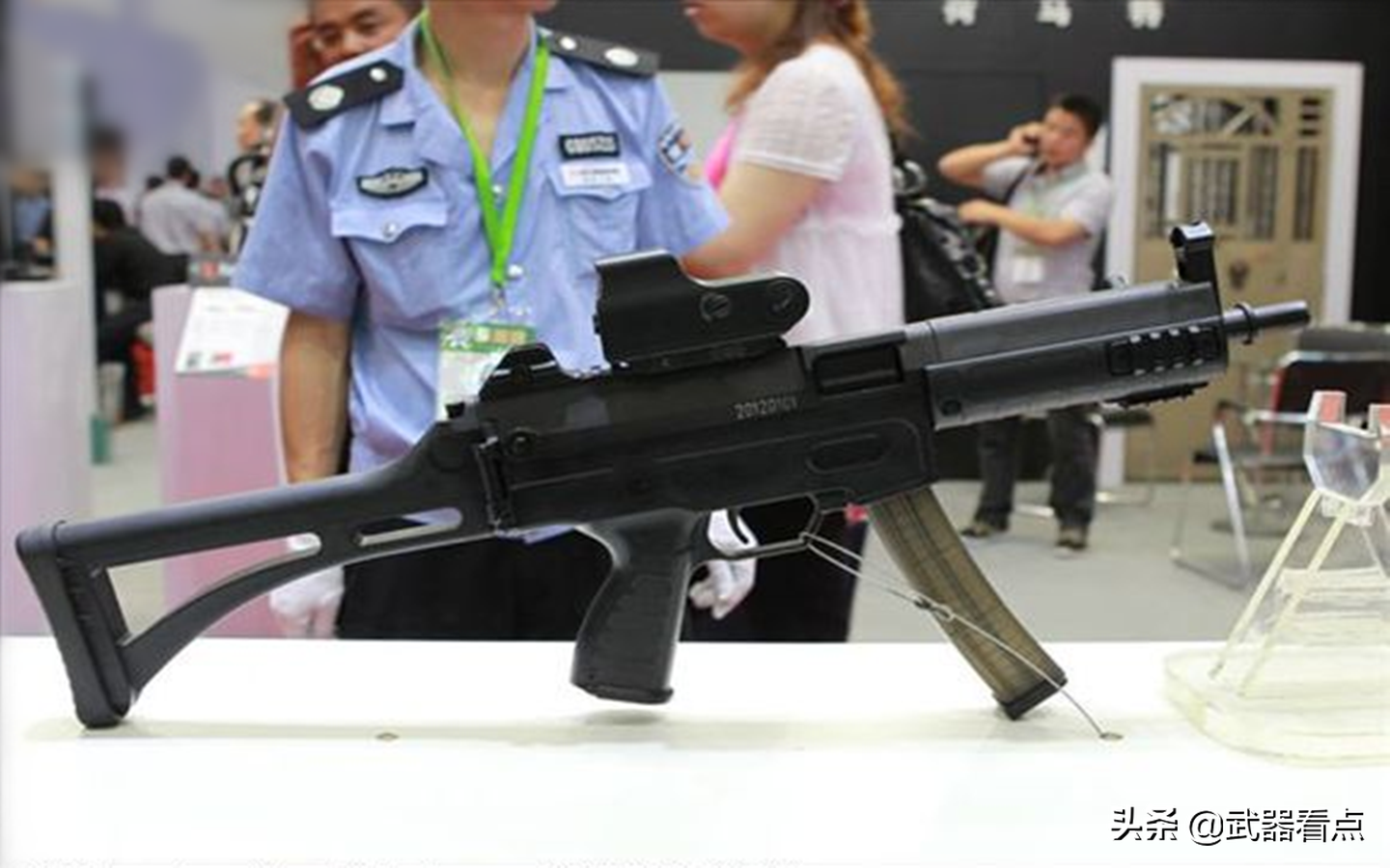 (前称:警用9毫米冲锋枪)cs/ls5型冲锋枪的设计是发射9×19毫米口径
