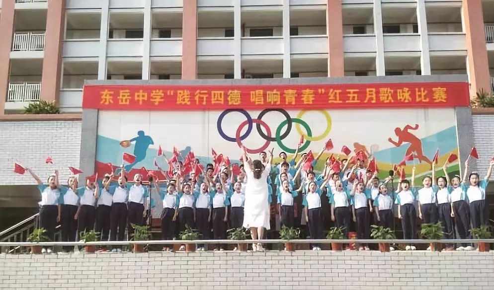 南区分离,教学楼重建.大冶东岳中学的学生