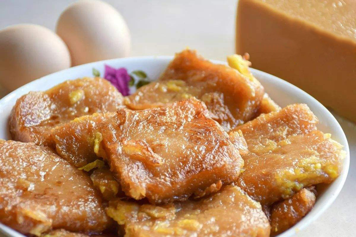 "甜粿"是重大节日才会做的粿品,在潮汕人的"时年八节"中,也就春节最