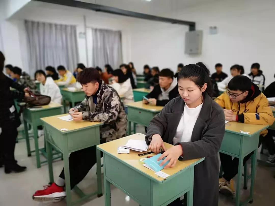 西安海棠职业学院2019综合评价考试第一天竟如此的6