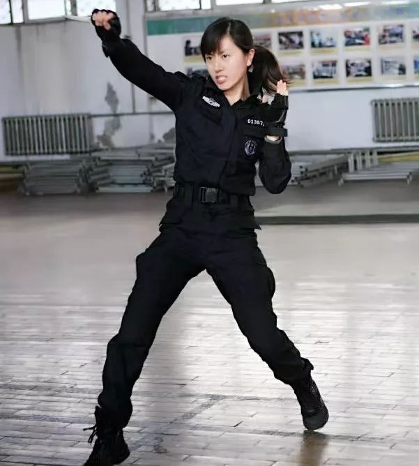 追梦人:董巍 黑龙江省唯一一支女子特警队队长 被称为"特警队神枪手"