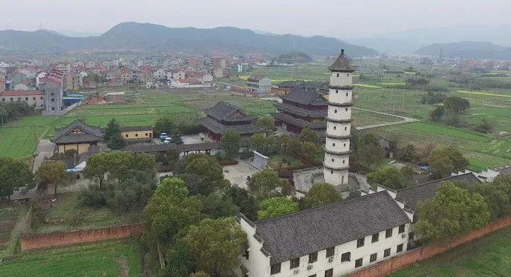 根据《国朝三修诸暨县志》记载建塔的原因:明代末年,杨肇泰在安徽省