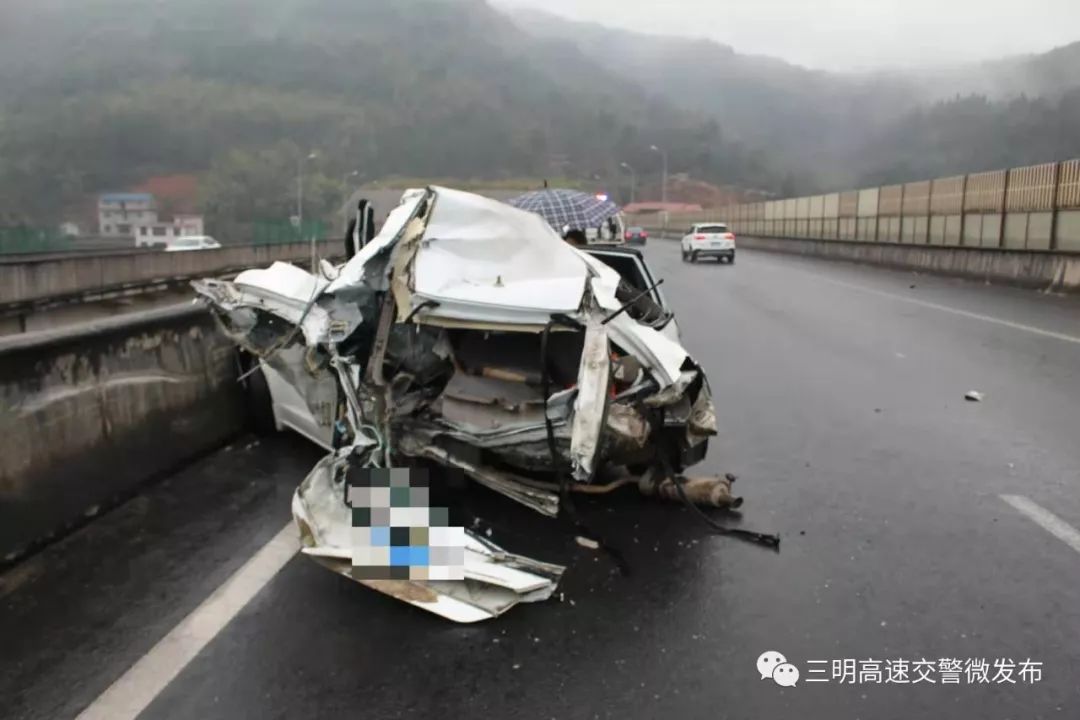 三明雨天高速上超速行车结果车毁人亡行车记录仪最后9秒