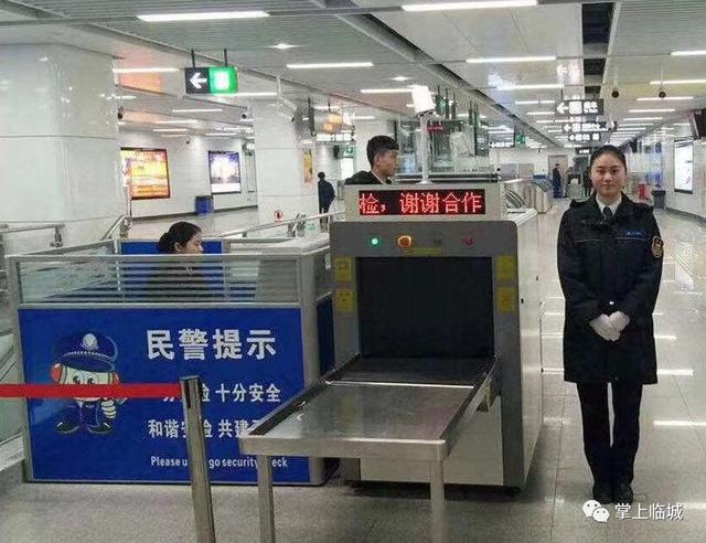 地铁安检员招聘_中国为什么强大的让世界害怕 美国人 你看看地铁的安检员(3)