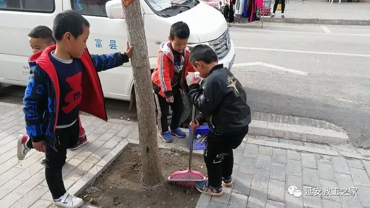 校园新天地学雷锋树新风我是做好事的小先锋富县牛武镇中心幼儿园