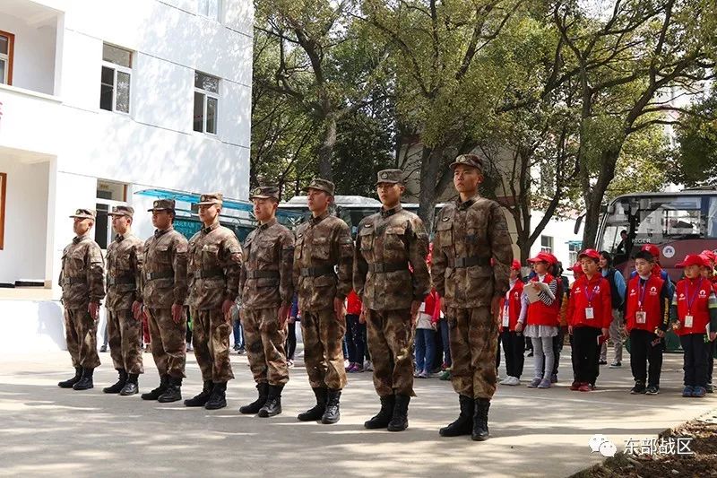 观看该旅《荣誉之战》国际竞赛宣传片,体会部队官兵为国争光,坚持不懈