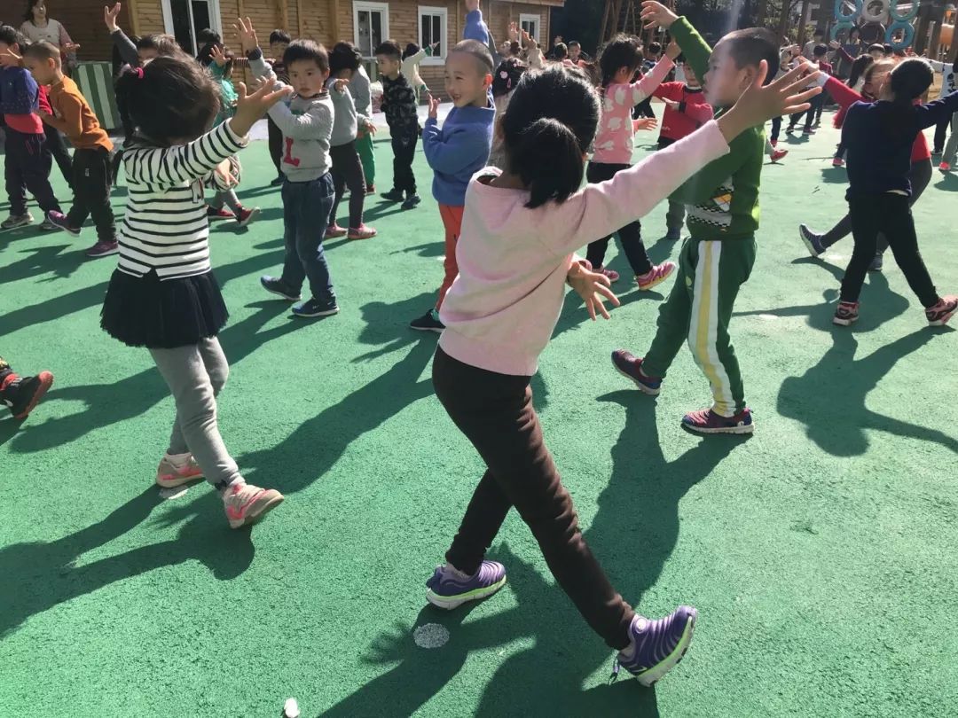 阳光律动,活力无限 ——叶城幼儿园开展早操律动评比