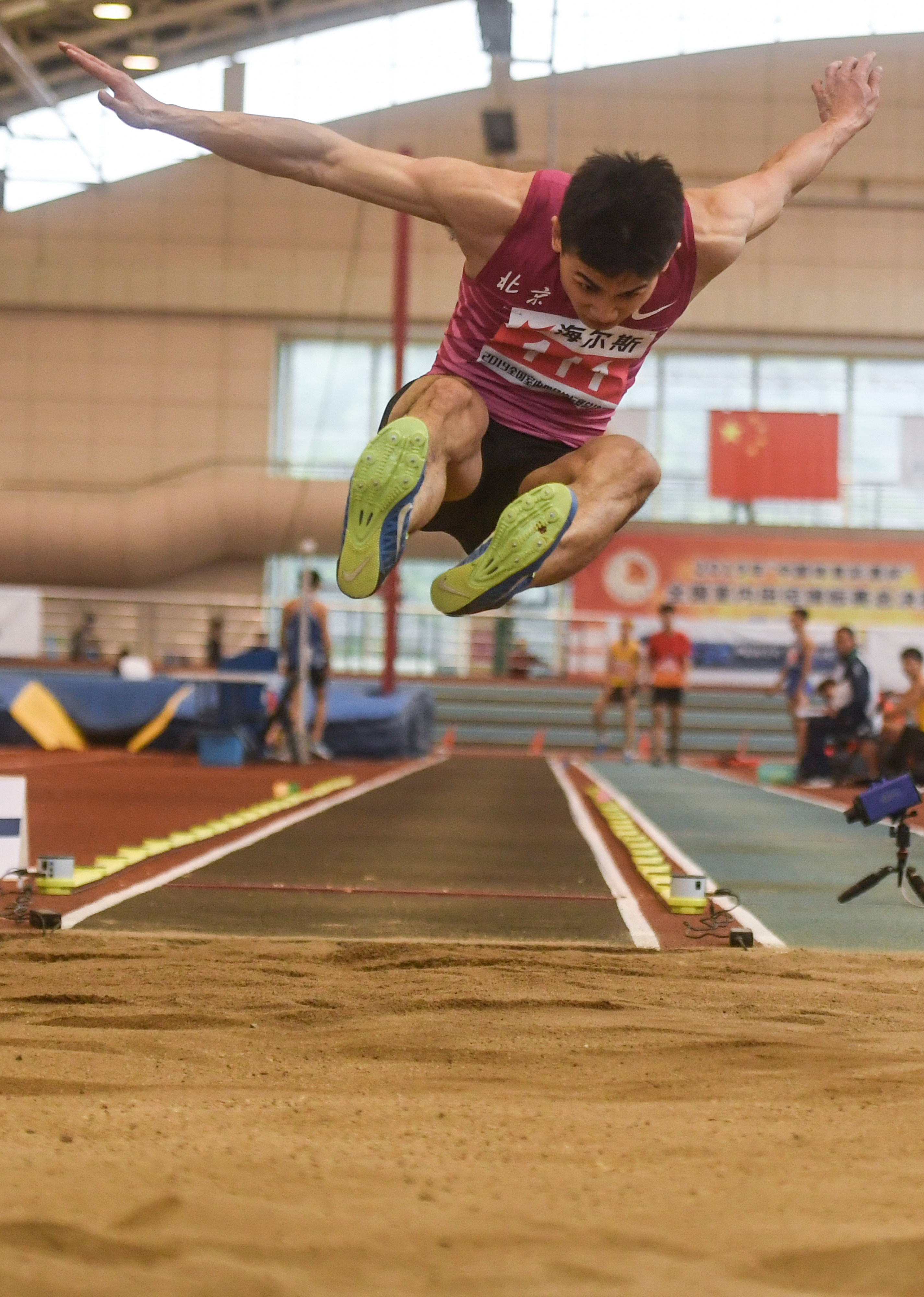 当日,在杭州举行的2019年"中国体育彩票杯"全国室内田径锦标赛总决赛