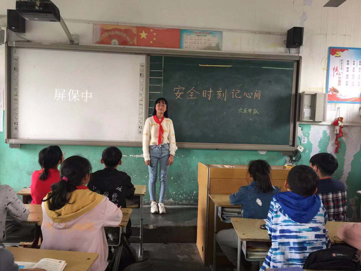 惠济区老鸦陈中心小学少先队常规教育之安全时刻记心间