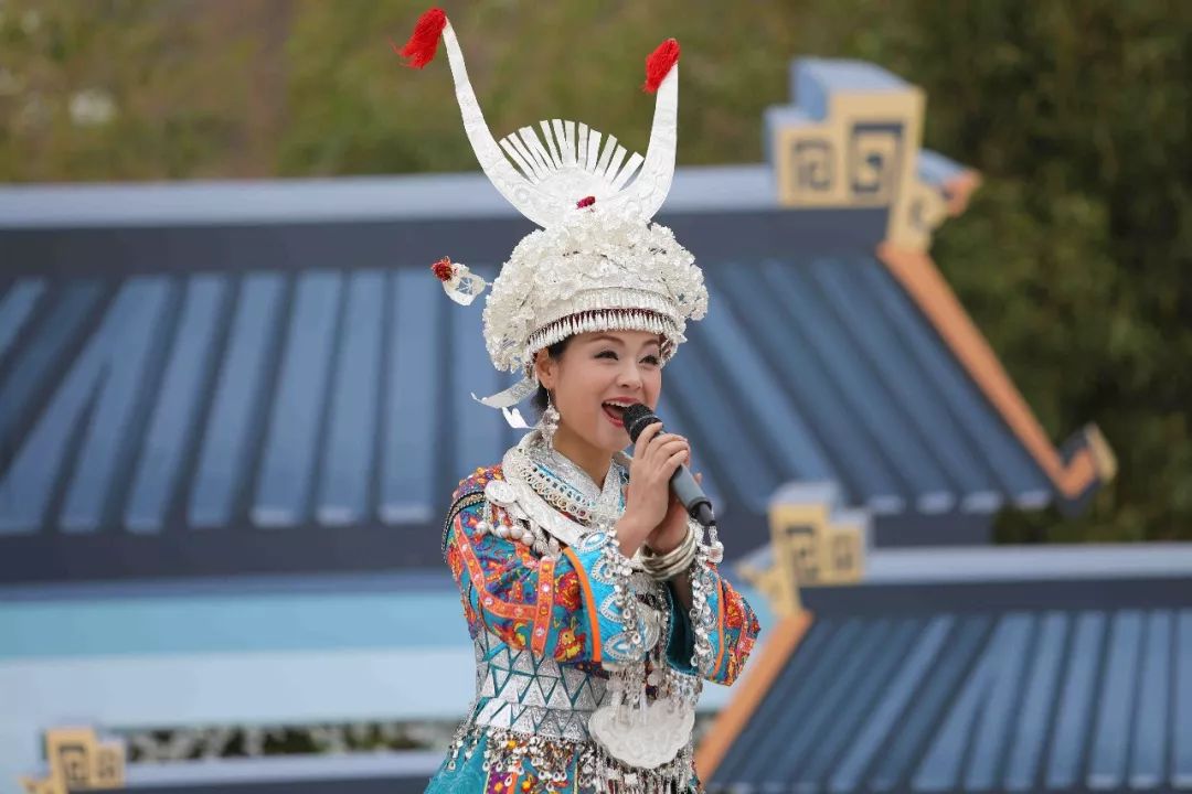 阿幼朵演唱歌曲《这山这水这么美》