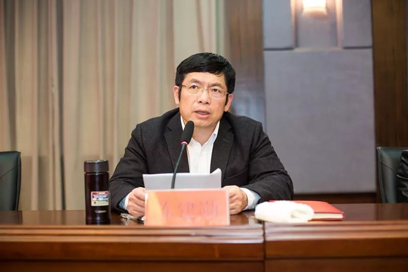 区委副书记,区长陈建勋做交流发言