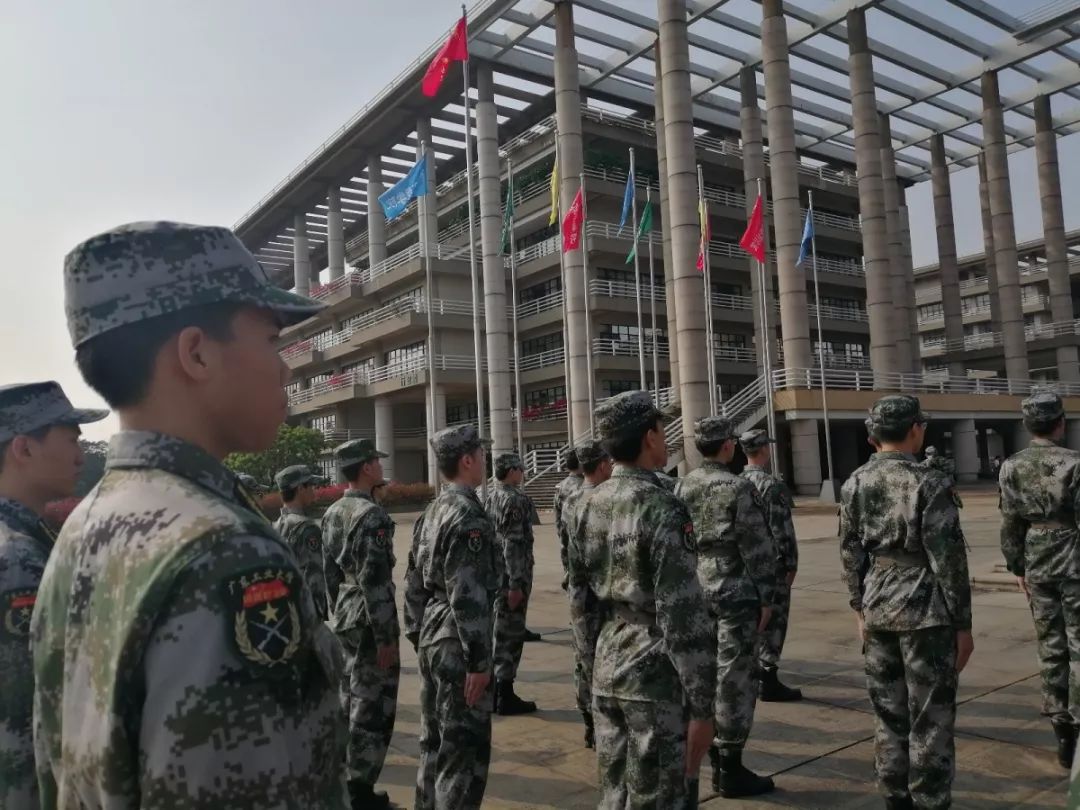 守护五星红旗,他们就是这么帅!_国旗护卫队