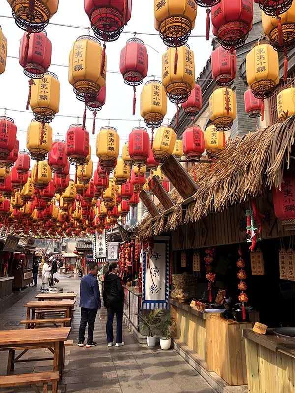 东夷小镇是众多美食的集聚地,更是吃货们来到日照必打卡的地方.