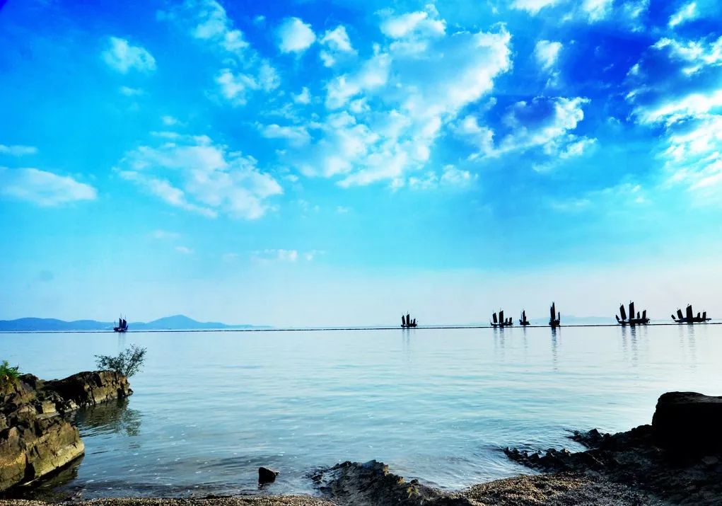 中国第三大淡水湖 "太湖"低山点缀 山水相映,宛若扩大的盆景,成为苏州