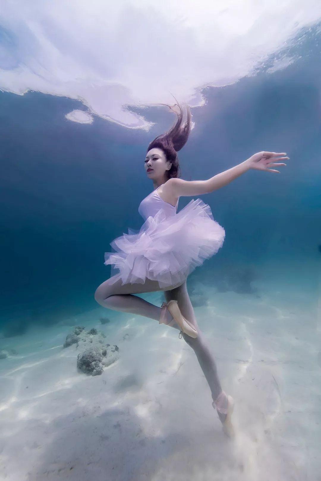 Photoshop制作清澈的水下人物写真效果图 - PS教程网