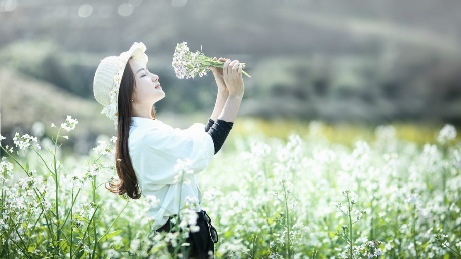 凤栖阁:气质美女-春天来了,带来了你的芬芳!