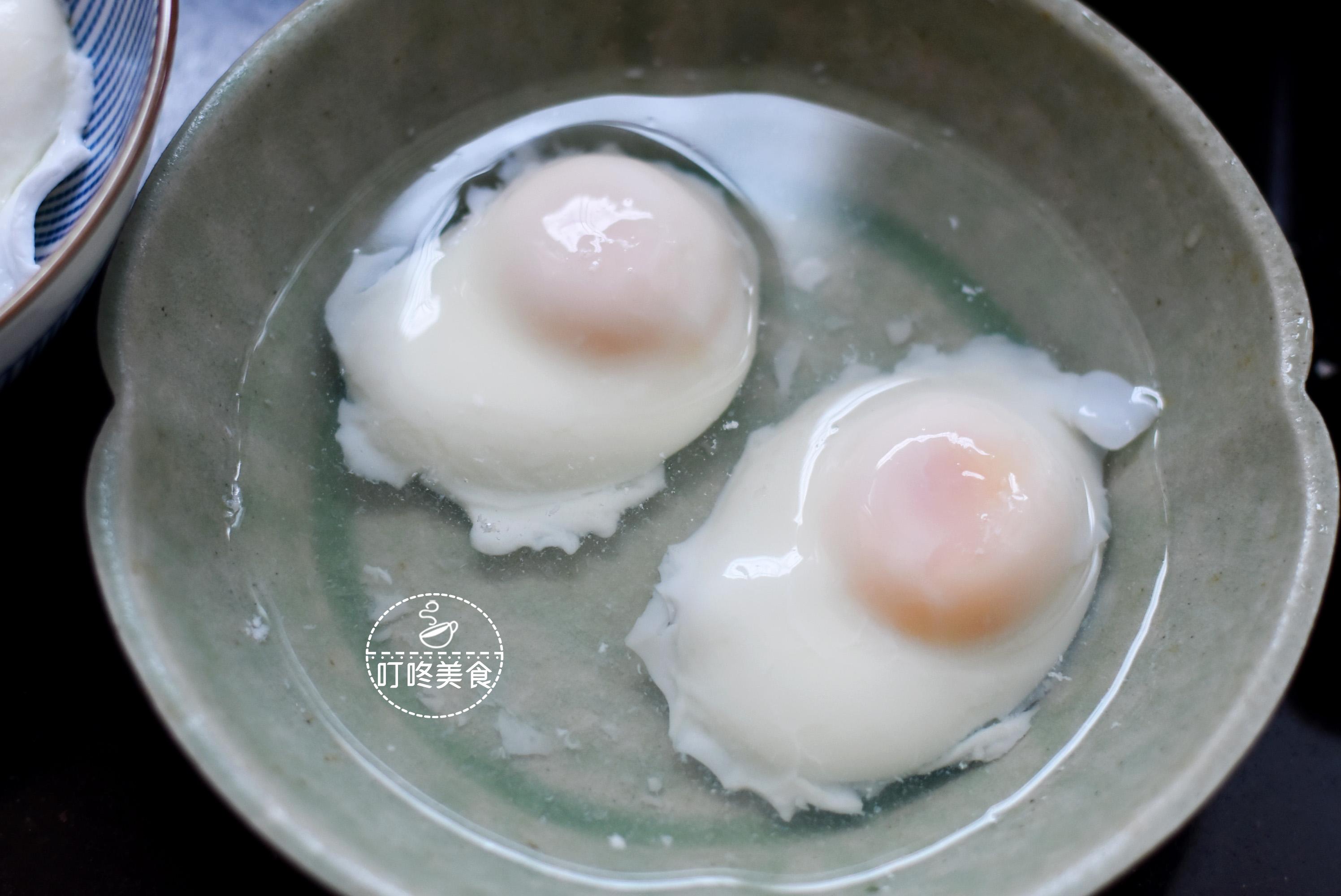 水铺蛋怎么做蛋清不散(水煮荷包蛋为啥散开有白沫)