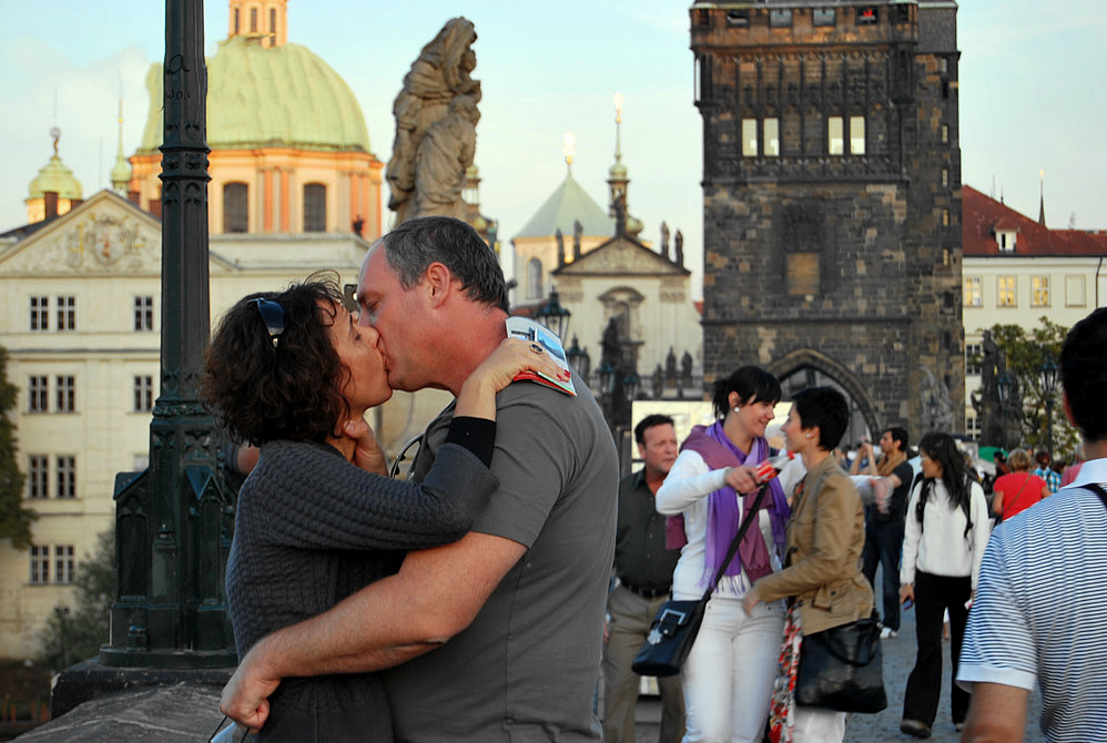 世界上最浪漫的桥 六百年间见证了无数恋人的热吻