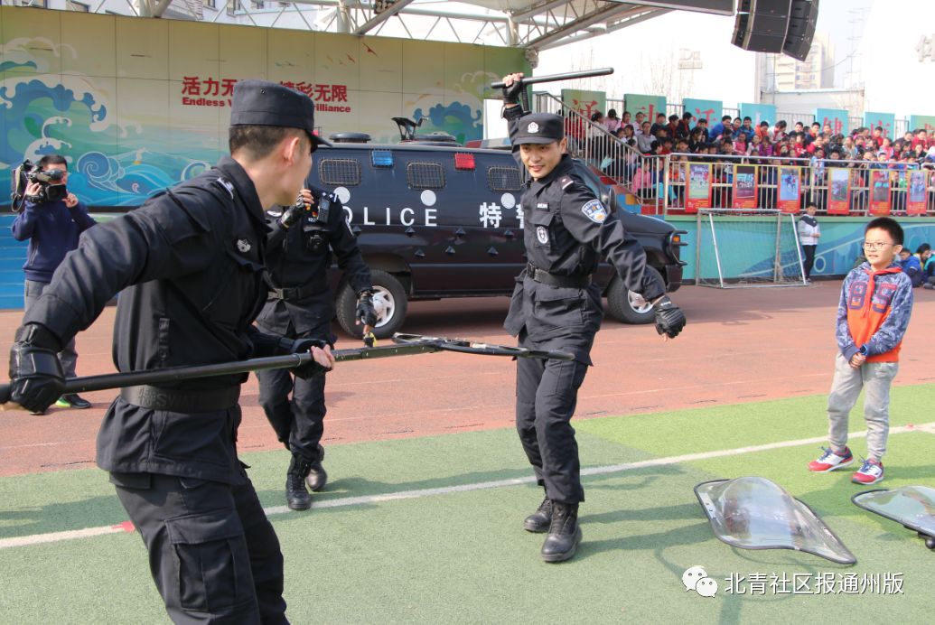 遇到坏人怎么办?通州特警进学校,手把手教孩子"反恐防暴"