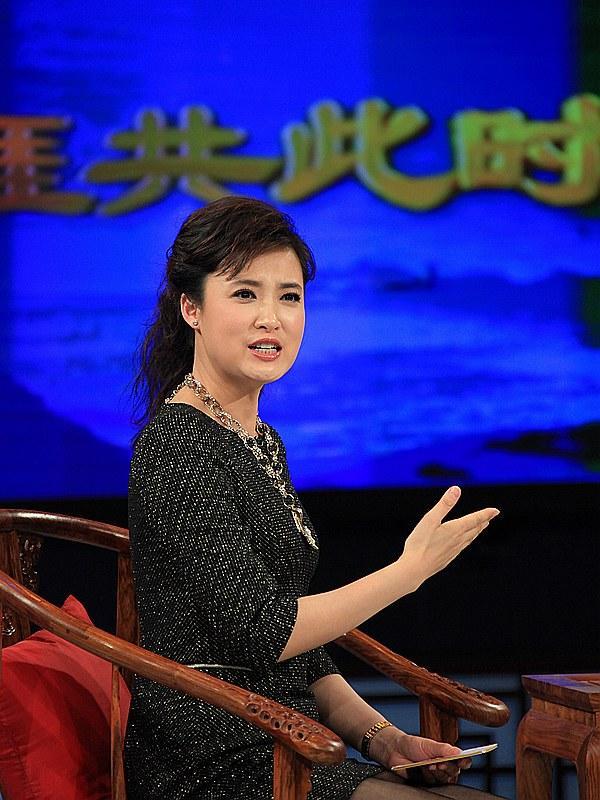 央视最低调女主持,已婚育有一女老公神秘莫测,今隐退幕后很幸福