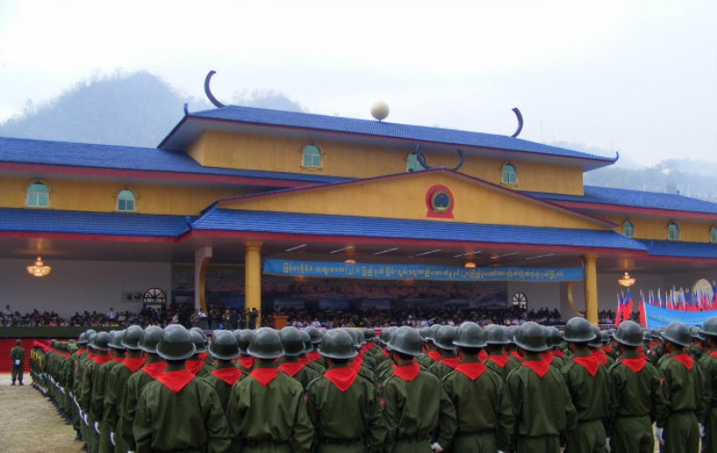 十年前缅甸佤邦二十周年大庆阅兵式:佤联军雄赳赳走过,气势很足
