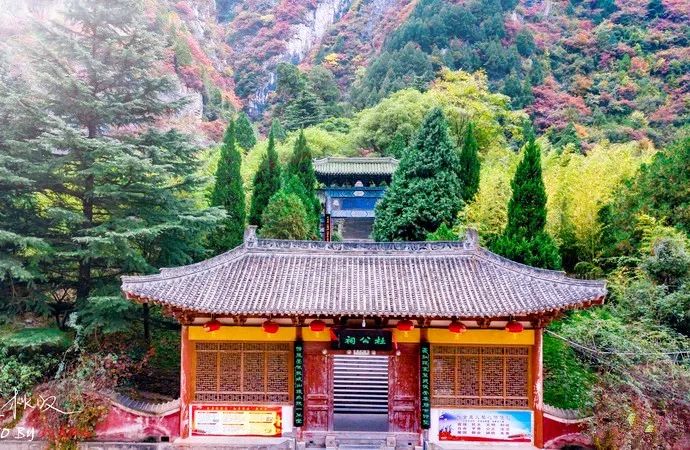 5小时,抵达陇南成县机场后乘车前往参观【杜公祠(车程约1小时,游览