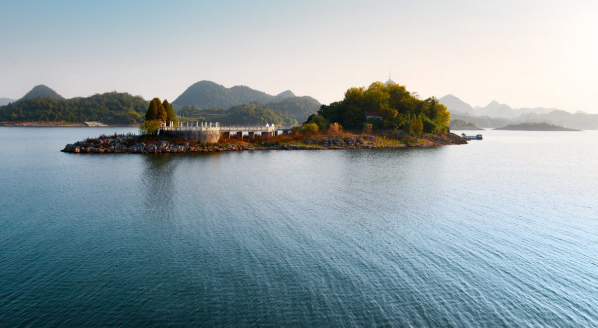 红枫湖:贵州最大的人工湖泊