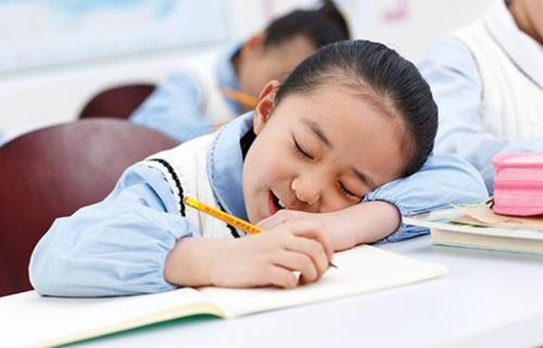 千万别在临睡前批评、教育孩子,影响睡眠质量