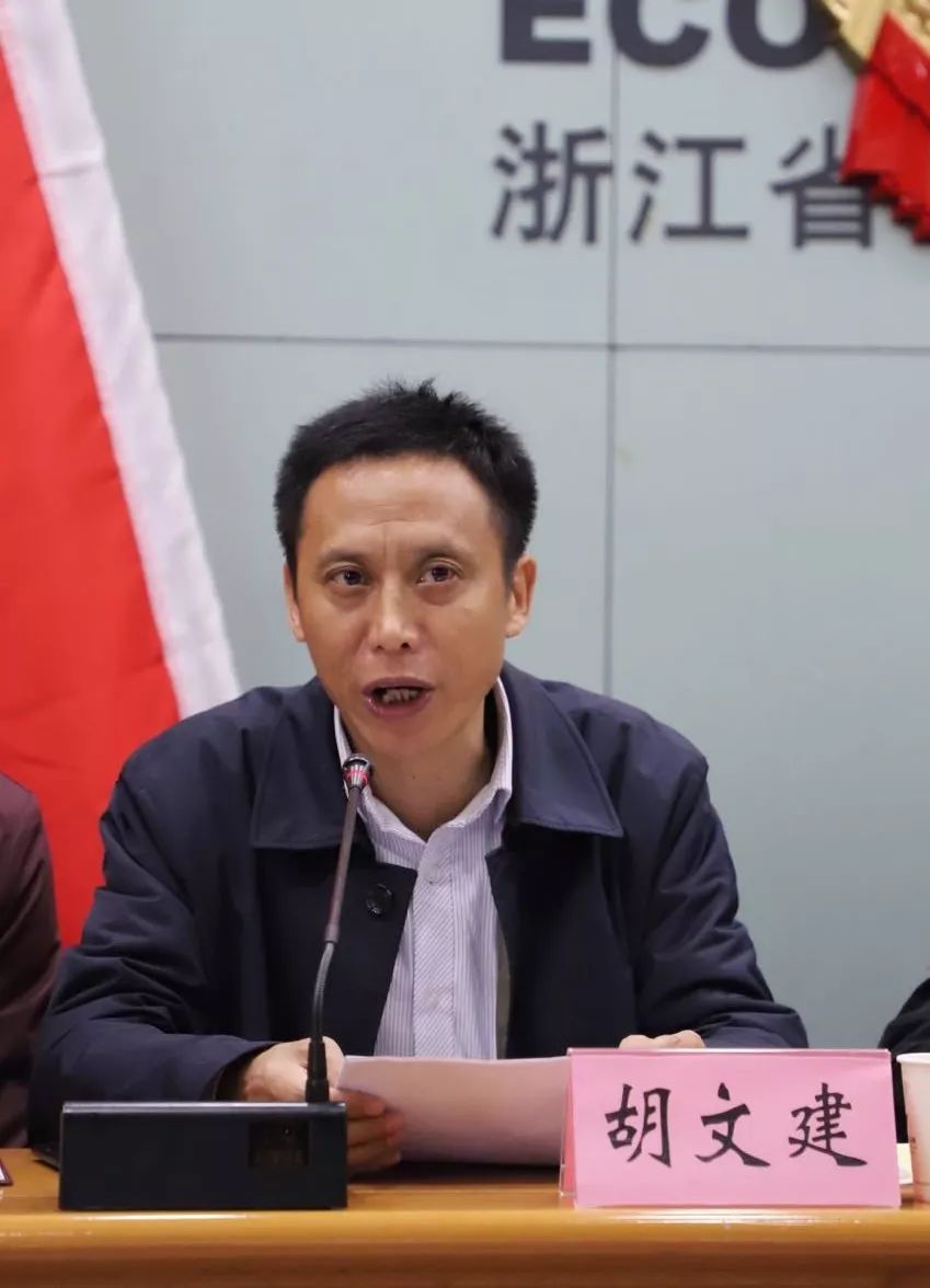 胡文建书记就如何发挥好议政会成员的民主监督作用,推动经济社会事业