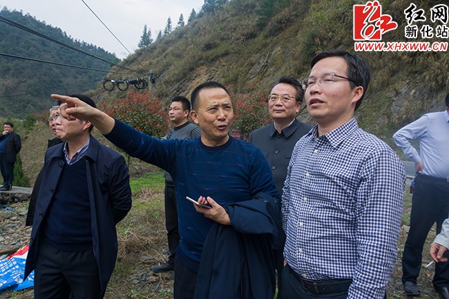 新化:左志锋赴娄底大道,紫鹊界通景公路和景区现场调度