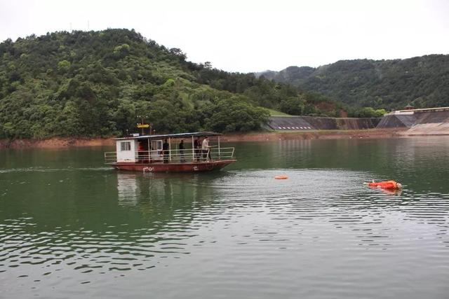 海上搜救中心在防城港市上思县那板水库渡口组织开展渡船救生消防演练