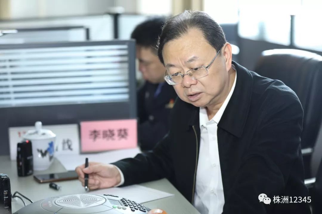 最多一个月要有答复副市长市公安局局长李晓葵接听市长热线时明确要求