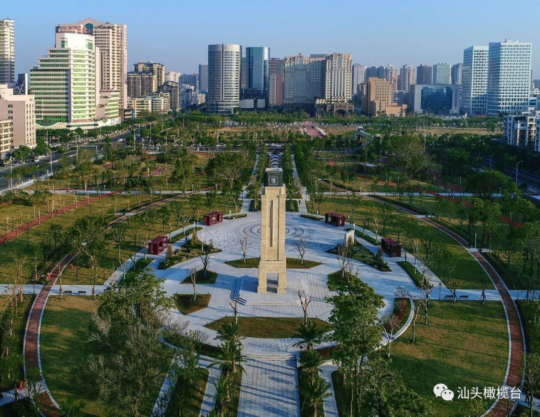 各式花卉赏心悦目,相映成趣,构成一道亮丽的城市风景线